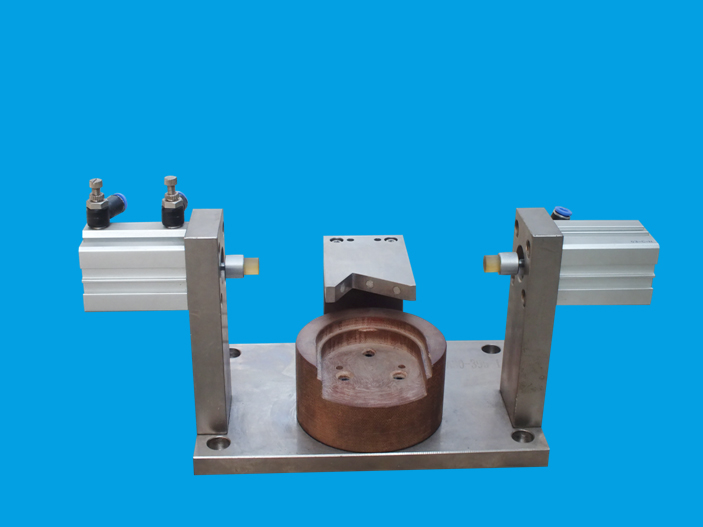 電機(jī)裝碳刷鎖螺絲工裝（打碳刷工裝）